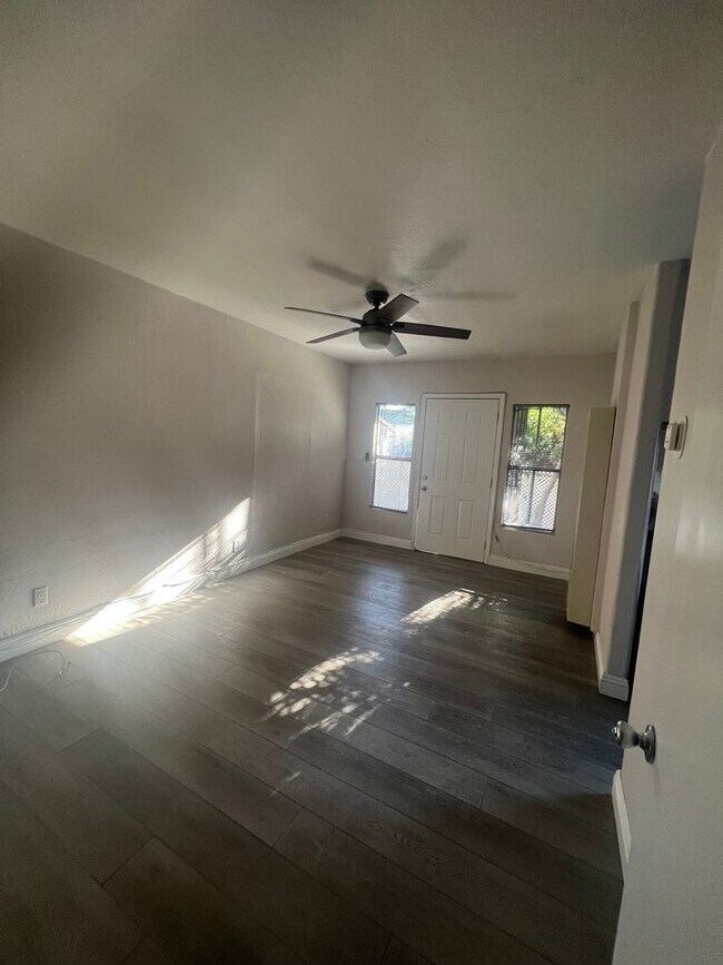 Building Photo - 1917 New Jersey St