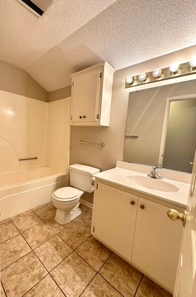 Bathroom 1 - 304 S French Quarter Dr