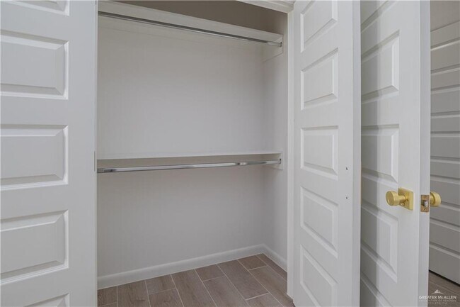 Building Photo - 2709 Brookside Bend St