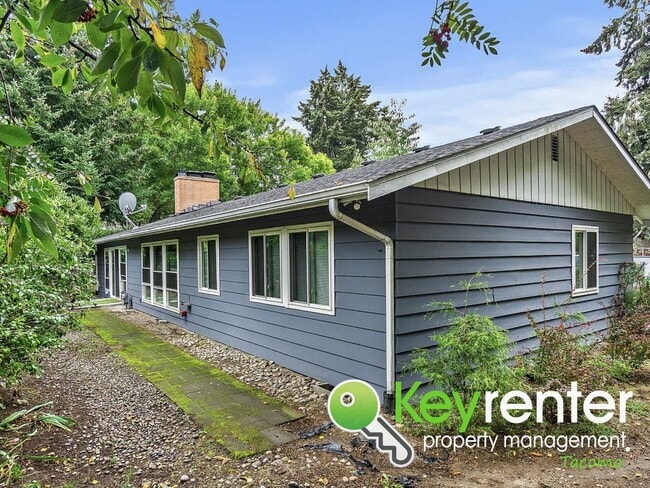Building Photo - Updated 4-Bedroom, 2-Bath Tacoma Home for Rent Near Tacoma Community College and 6th Ave!