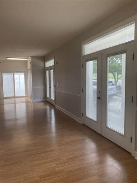 Building Photo - 411 E 7th Ave