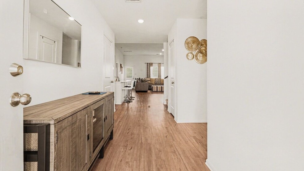 Building Photo - 9502 Brookside Point Dr