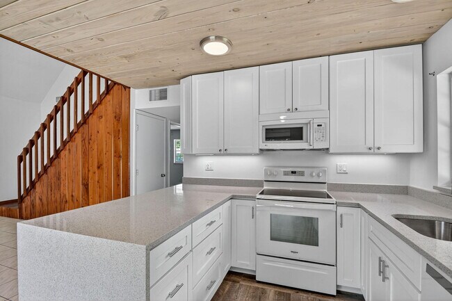 Building Photo - 3532 Coconut Rd