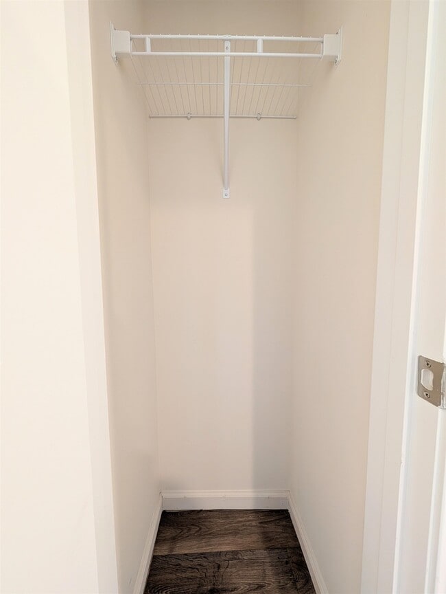 Building Photo - 869 Twickenham Lp