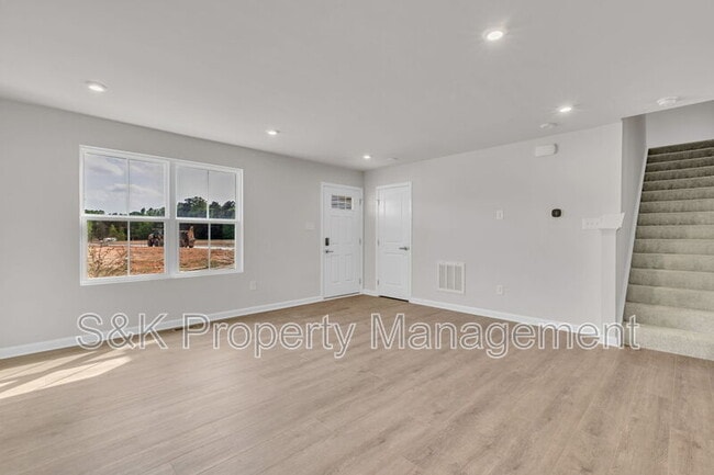 Building Photo - 2113 Gilmer Ln