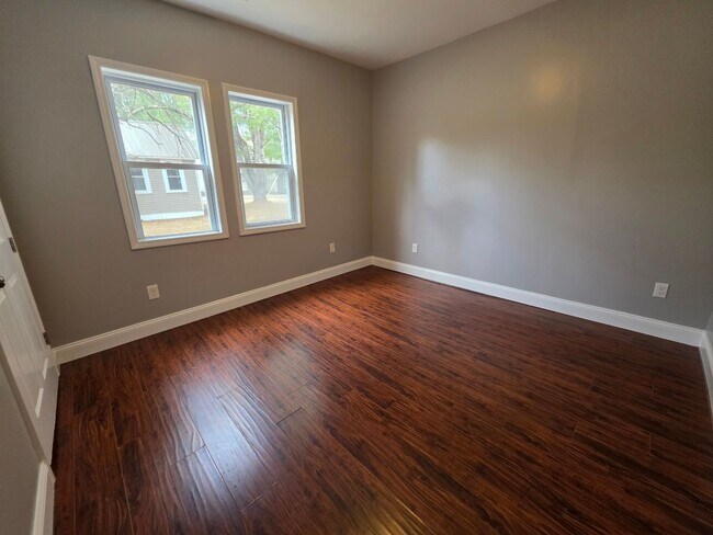 Building Photo - 2 Bed 1 Bath Apartment In Loch Sheldrake