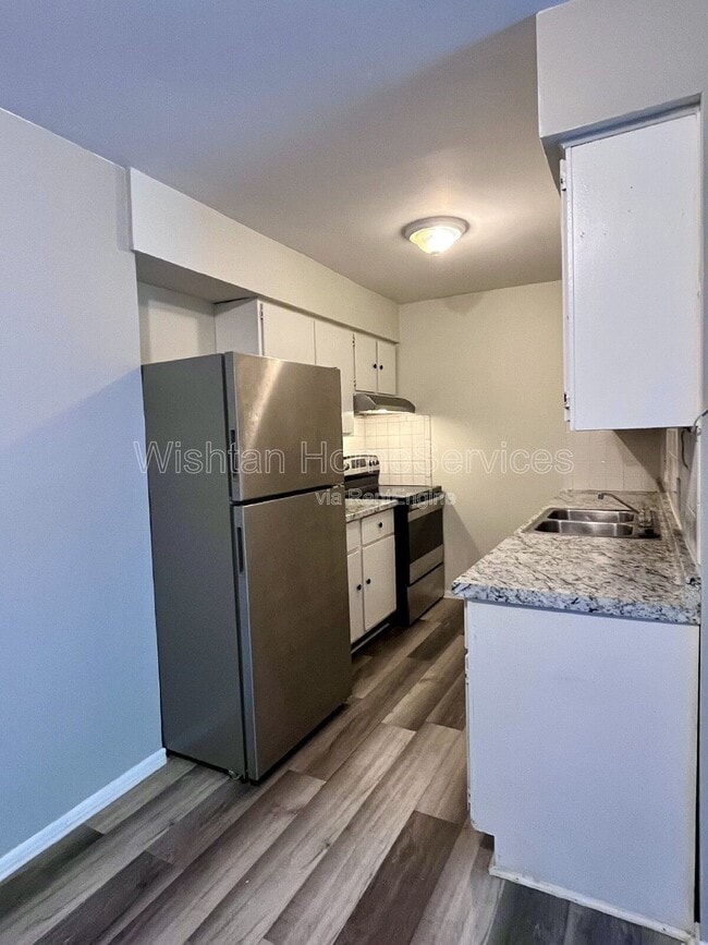 Building Photo - 217 Charleston Blvd