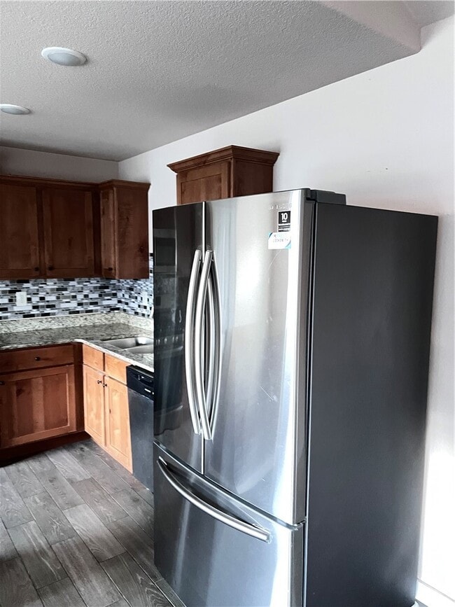 Building Photo - 431 Red Robin St