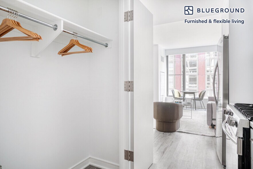 Building Photo - 949 1st St SE