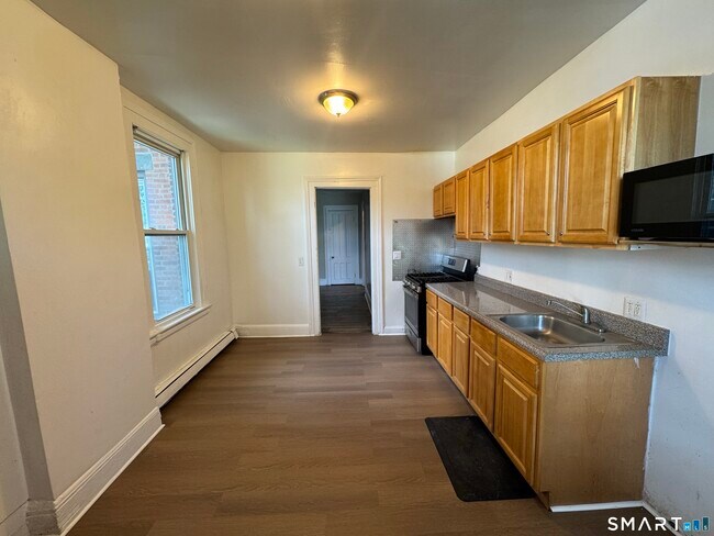 Building Photo - 1266 Park Ave