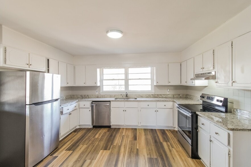 Building Photo - 105 Cumberland Rd