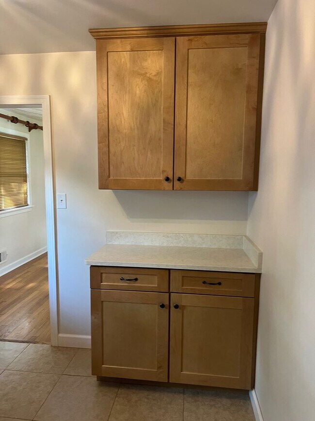 Building Photo - BEAUTIFUL RANCH HOME WITH NEW KITCHEN AND ...