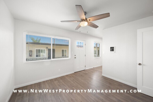 Building Photo - Light and bright Sherman Heights 1 Bedroom...