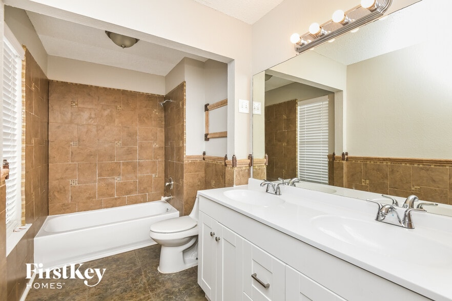 Building Photo - 7018 Glenshire Dr