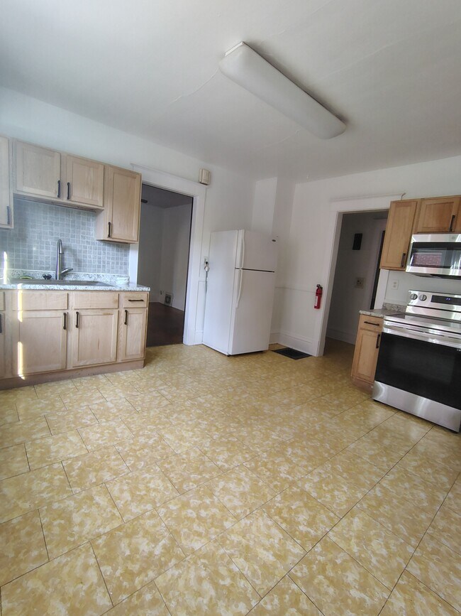 Building Photo - 1812 S 4th St