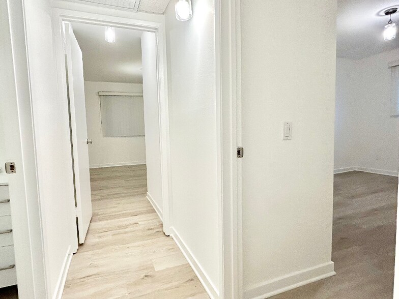 Building Photo - 1849 S Bentley Ave