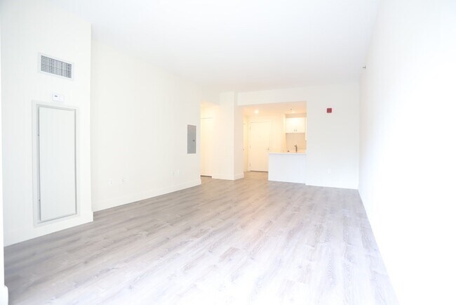 Building Photo - 24 2nd St