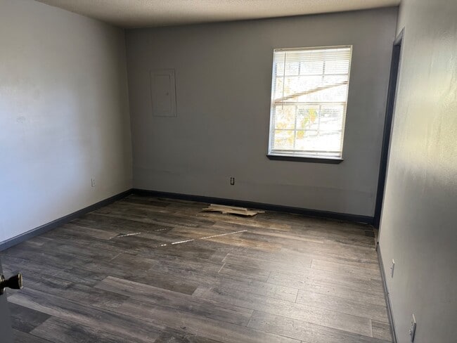 Building Photo - 2613 12th Ave N