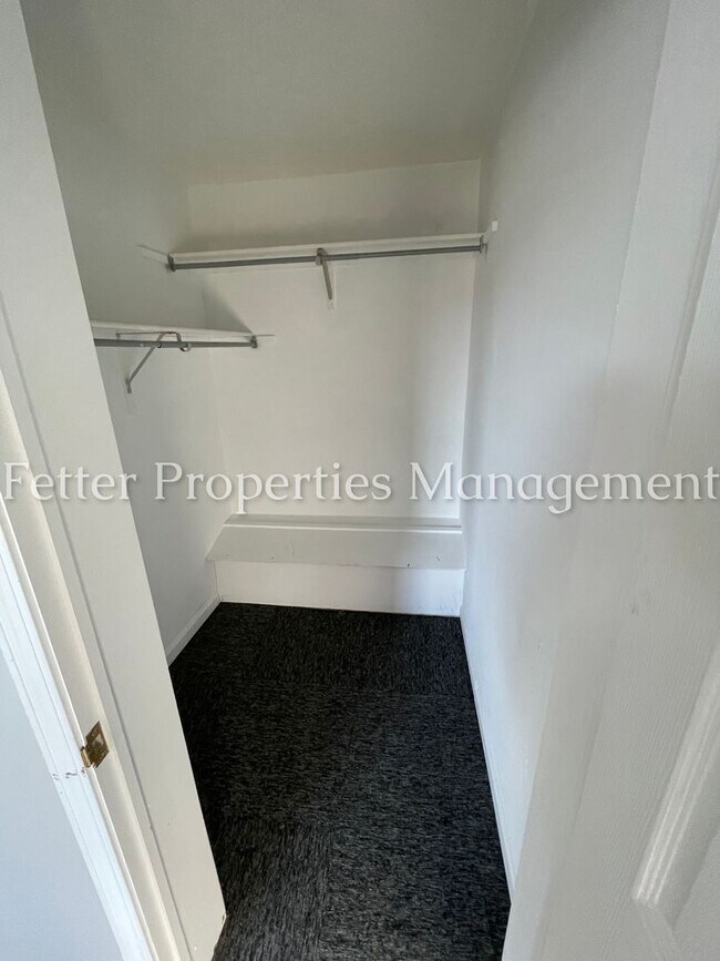 Building Photo - 661