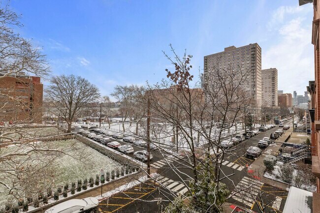 Building Photo - 502 Hudson St