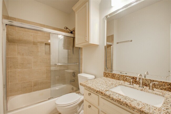 Building Photo - 10572 Twin Oak Dr