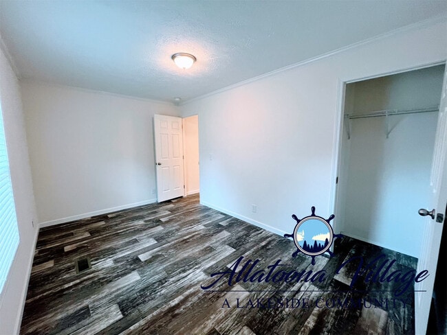 Building Photo - No Deposit Required ! Lake Allatoona home 3/2 Pet Friendly Open Floor Plan and Lake Access