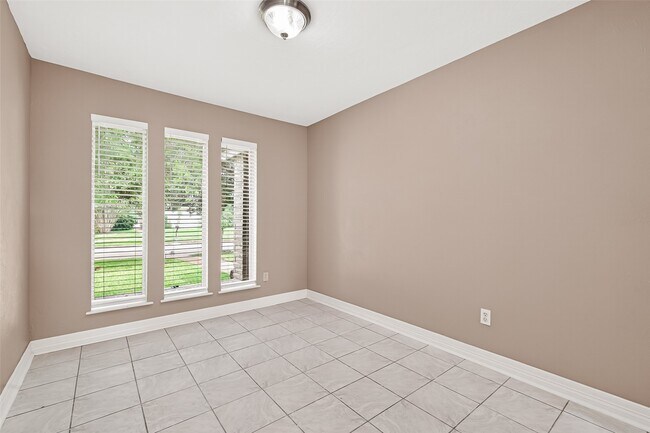 Building Photo - 7403 Shady Vale Ln
