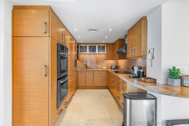 Building Photo - 2780 S Ocean Blvd