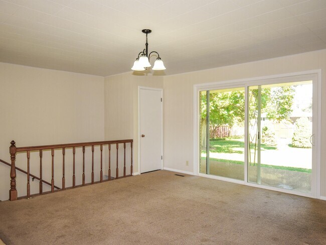 Building Photo - 241 E 900 N