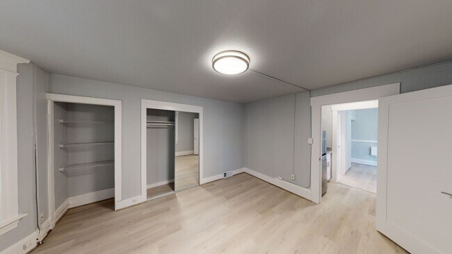 Interior Photo - 500-508 E Union St