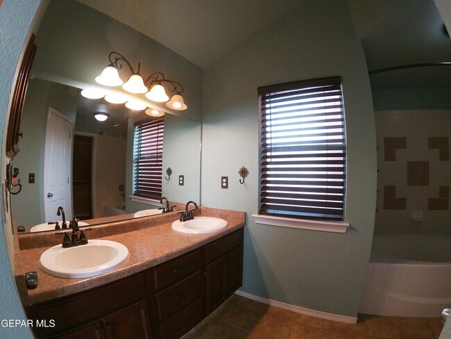 Building Photo - 14201 Pacific Point Dr