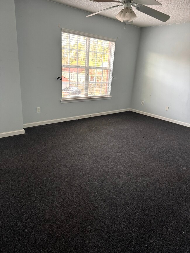 Building Photo - 1925 Boatswain Dr