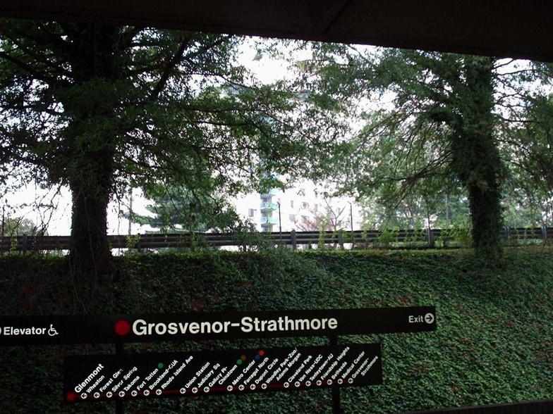 metro station - 10500 Rockville Pike