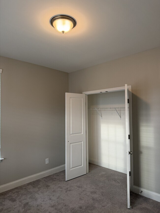 Building Photo - 1057 Vida Wy