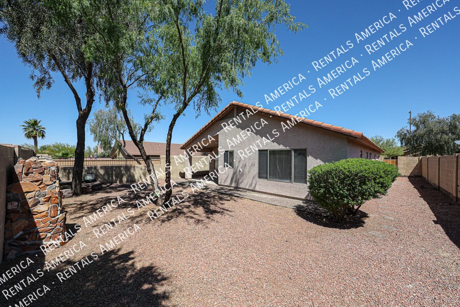 Building Photo - 17463 W Rock Wren Ct