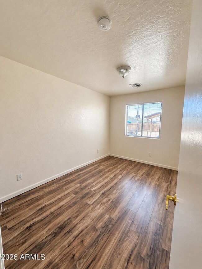 Building Photo - 1212 S 11th Ave
