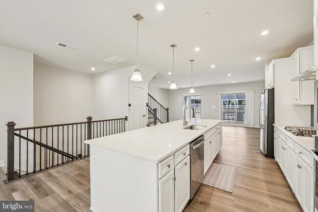 Building Photo - 2528 VERONA Pl