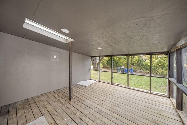 Building Photo - 263 Crestview Rd