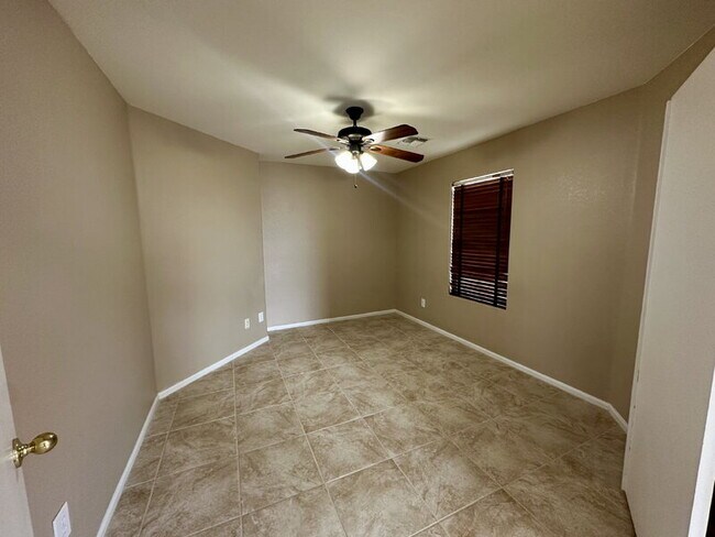 Building Photo - 41841 W Sunland Dr