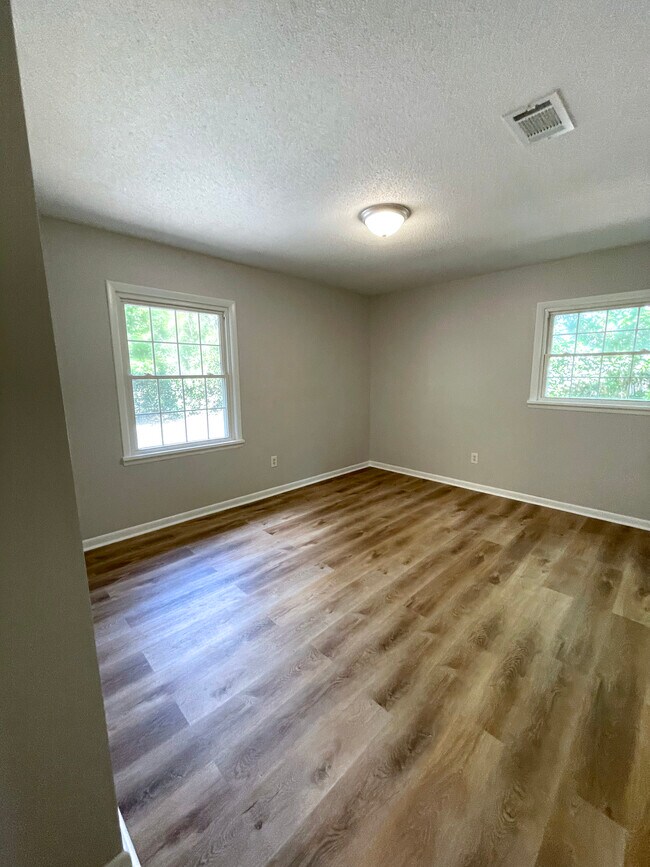 Building Photo - 129 El Ogden Dr