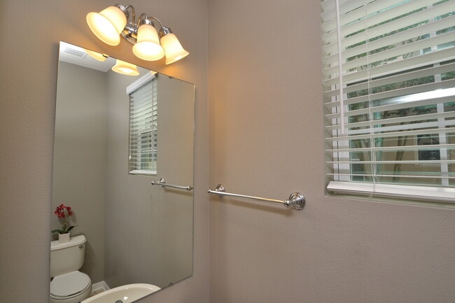 Building Photo - Gorgeous 3/2.5 Townhome in East Orlando ~ ...