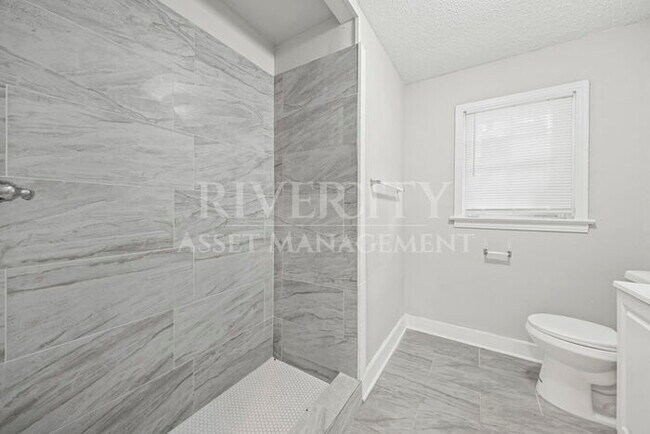 Building Photo - 1646 Harmen St