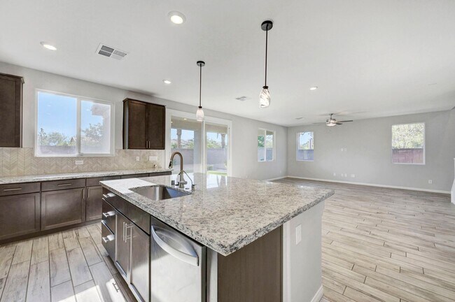 Building Photo - Gated community Located within the Valley Vista Master Plan. 4 Bed 3 Bath features and Open and i...