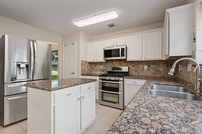 Building Photo - 22523 Holly Lake Dr