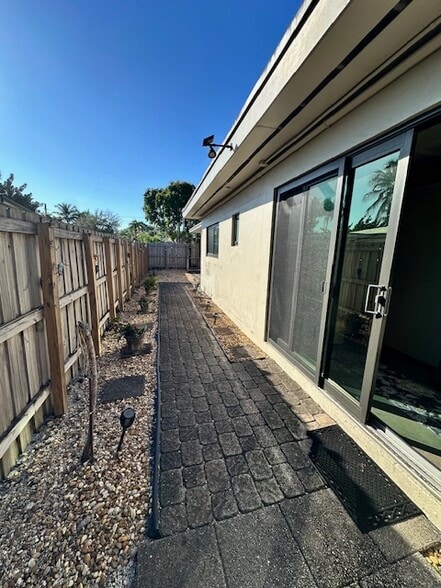 Private entrance - 217 NW 39th St