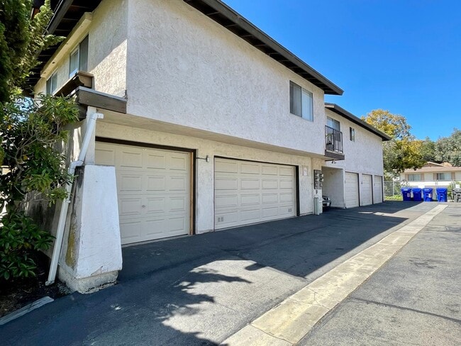 Building Photo - Fire Mountain Townhome with Garage!