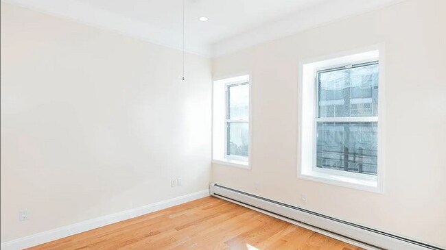 Building Photo - 281 20th St