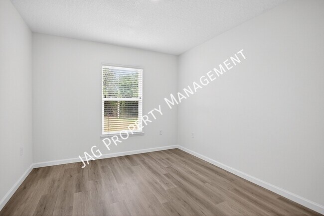 Building Photo - 615 Chaloupe St SE