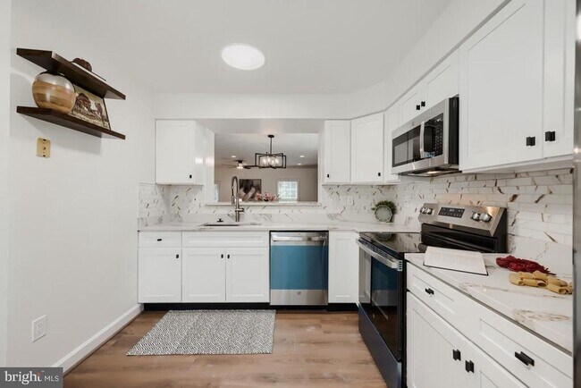 Building Photo - 8573 Black Star Cir