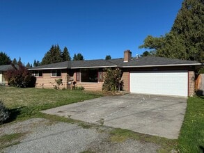 Building Photo - Burlington 3 Bedroom 1.5 Bathroom